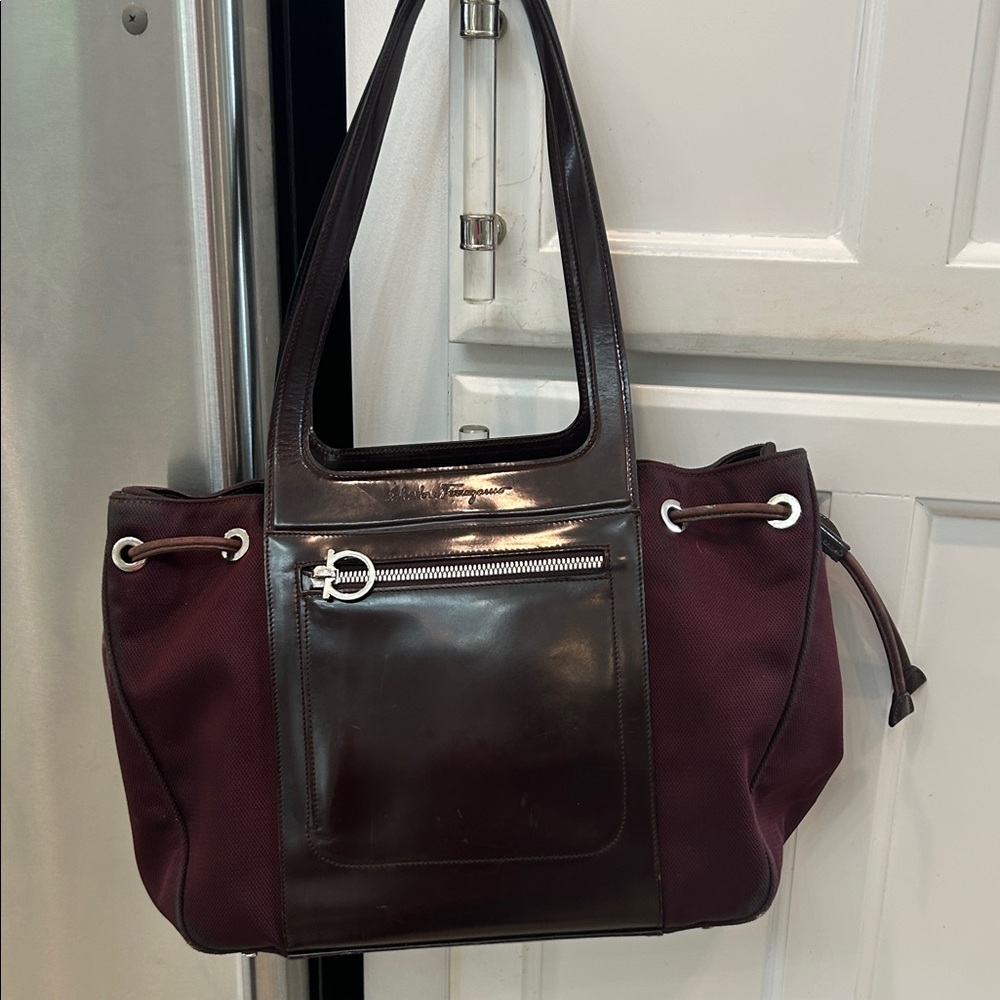 Salvatore Ferragamo Women’s Burgundy Vintage Tote Handbag with EUC comes w/COA - Picture 13 of 14